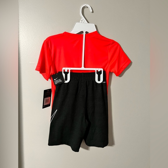 Nike Boys 2 Piece Set Dri Fit 7 - Picture 3 of 9